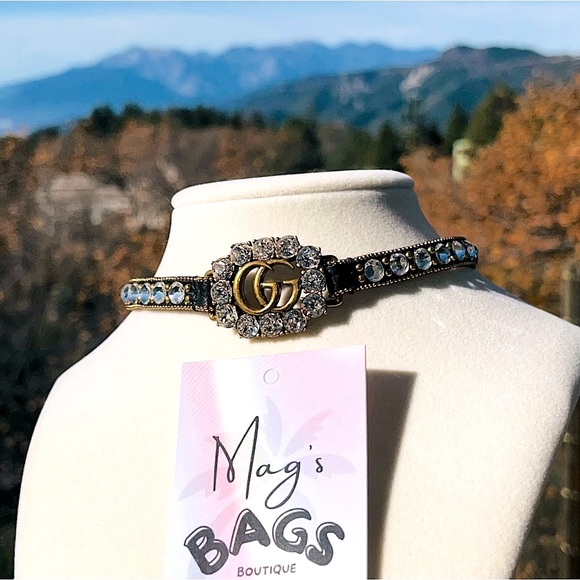 Gucci: Crystals Embellished Double GG Antique Calfskin Choker Necklace - Picture 9 of 15